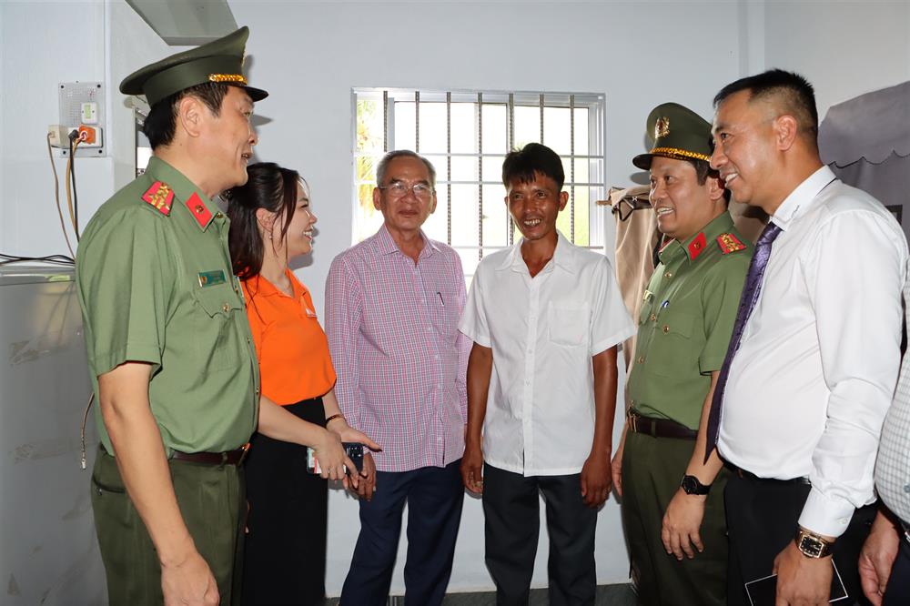 Lãnh đạo các cấp thăm hỏi gia đình ông Nguyễn Văn Bi.