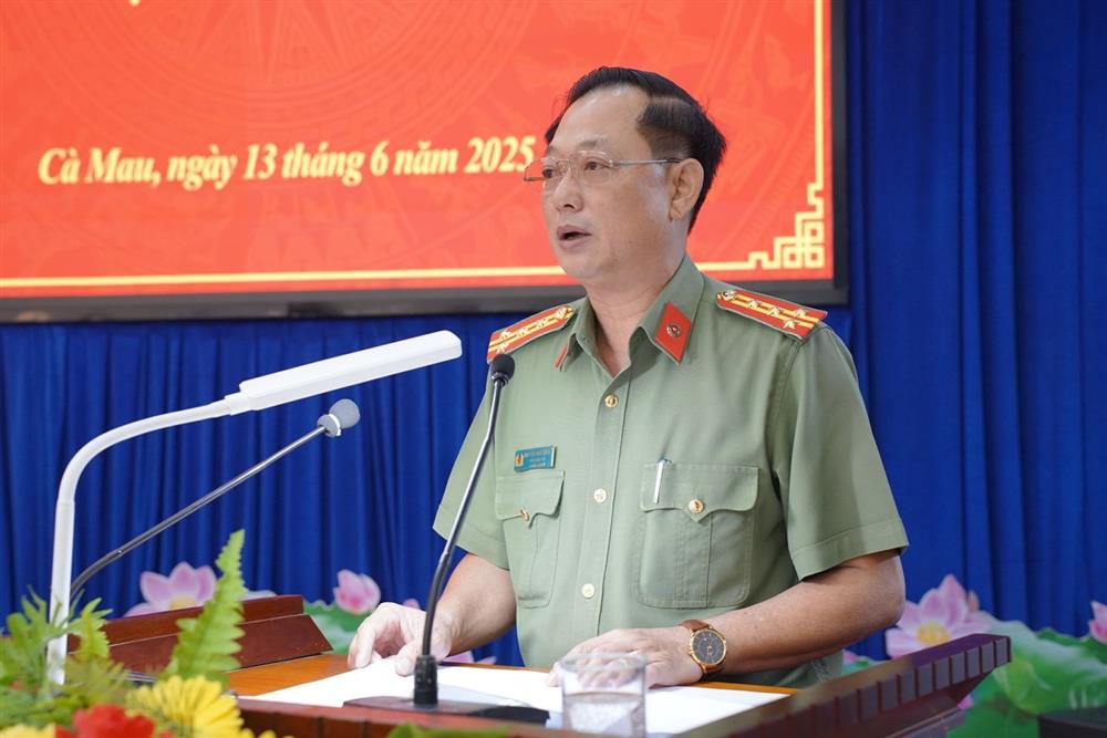 Đại tá Nguyễn Phúc Cường, Phó Giám đốc Công an tỉnh Cà Mau phát biểu tại Hội nghị.