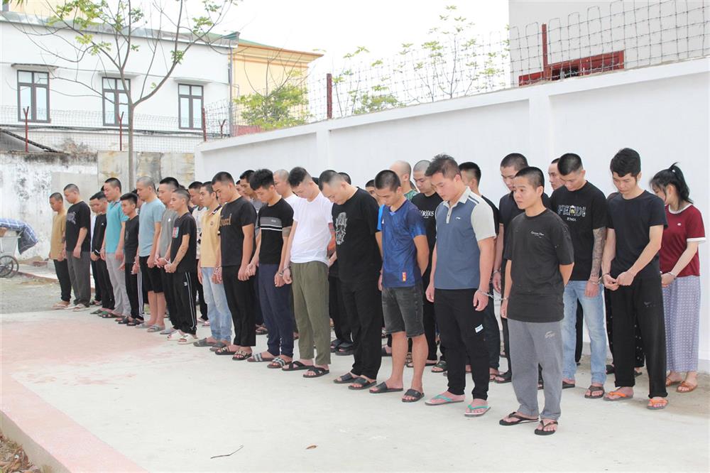 Các đối tượng lừa đảo xuyên quốc gia bị bắt giữ.