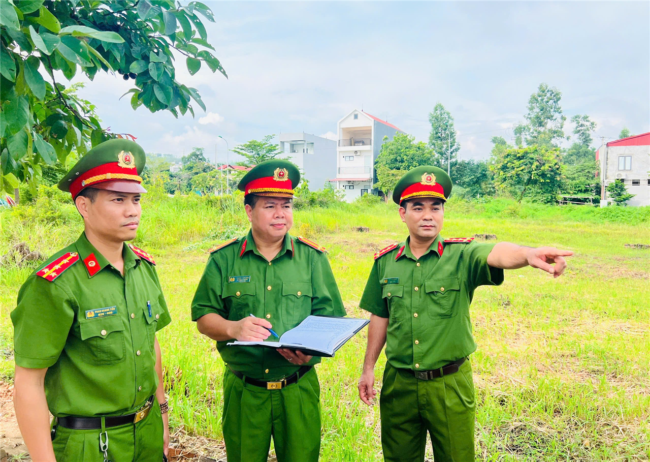 Công an Phường Xuân Hòa tiến hành khảo sát thực tế tại những địa điểm phức tạp trên địa bàn phường.