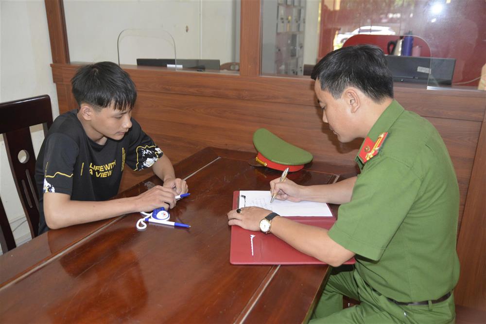 Cơ quan Công an lấy lời khai của Nguyễn Bá Tú.
