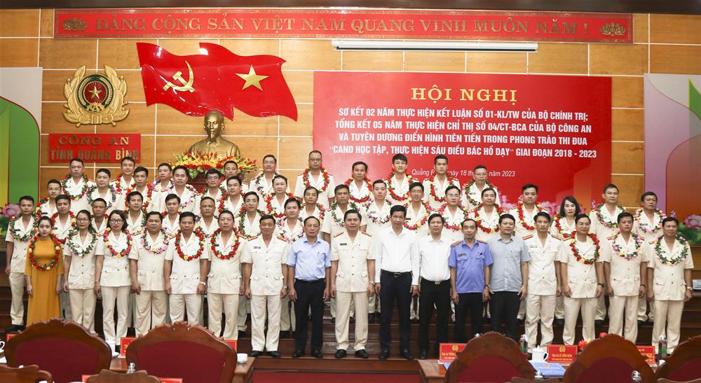 Tuyên dương các điển hình tiên tiến trong phong trào thi đua Công an nhân dân học tập thực hiện 6 Điều Bác Hồ dạy, giai đoạn 2018-2023.