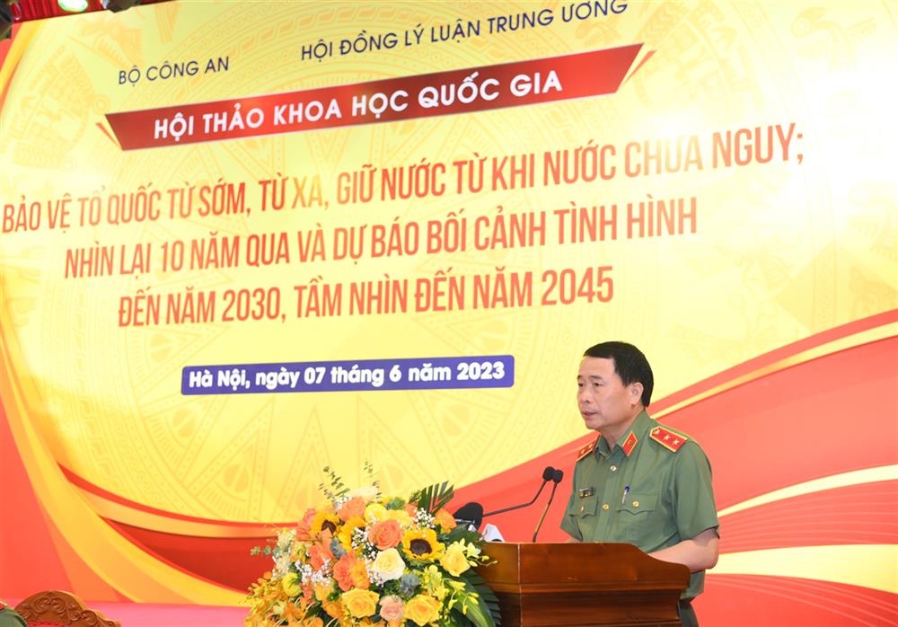 Thứ trưởng Lê Quốc Hùng đề dẫn tại Hội thảo.