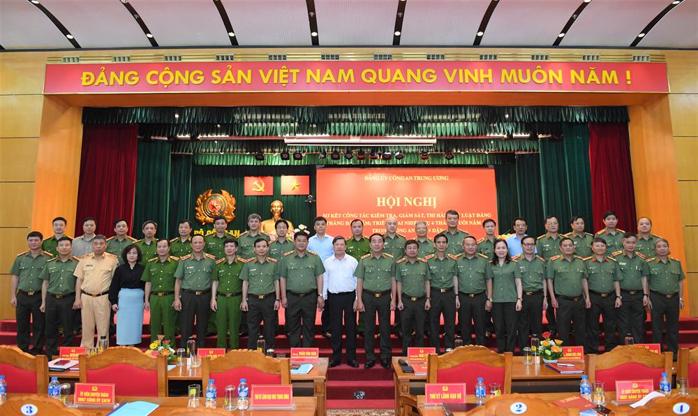 Các đại biểu tham dự Hội nghị.