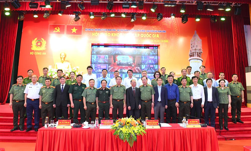 Các đại biểu tham dự Hội thảo.