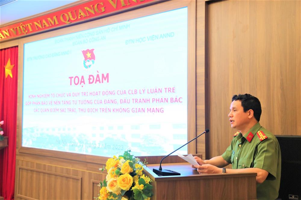 Đại tá, TS Hoàng Văn Lâm phát biểu tại buổi tọa đàm.