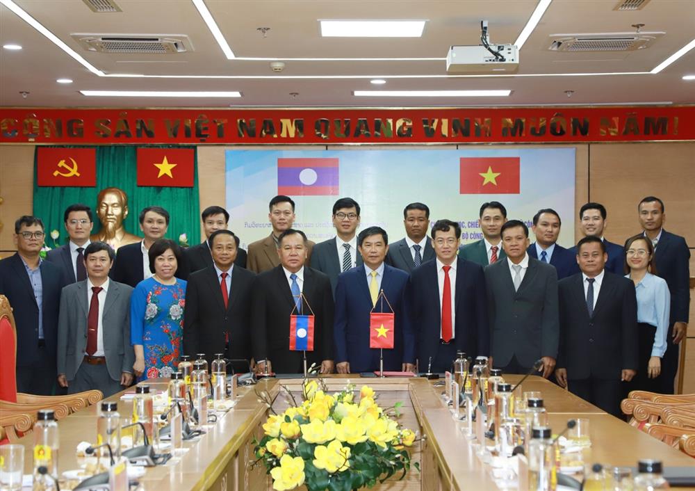 Các đại biểu dự buổi làm việc.