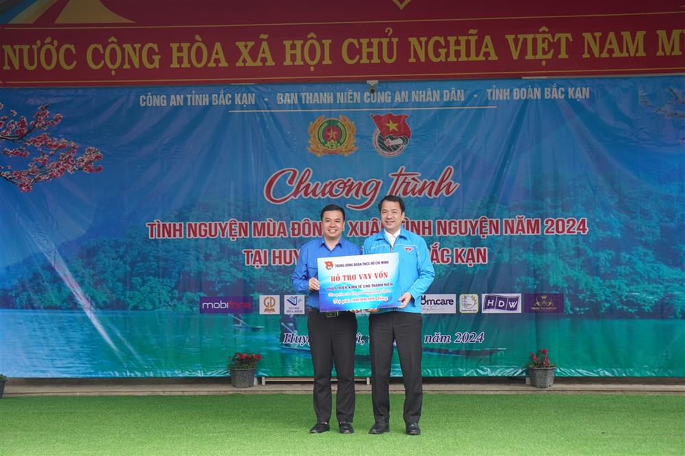 Đặc biệt tại chương trình, Ban Bí thư Trung ương Đoàn đã trao hỗ trợ nguồn vốn vay Quỹ Quốc gia về việc làm cho thanh niên tỉnh Bắc Kạn theo kênh của Trung ương Đoàn với số vốn 500 triệu đồng.