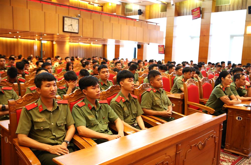 Các đại biểu dự Hội thảo.