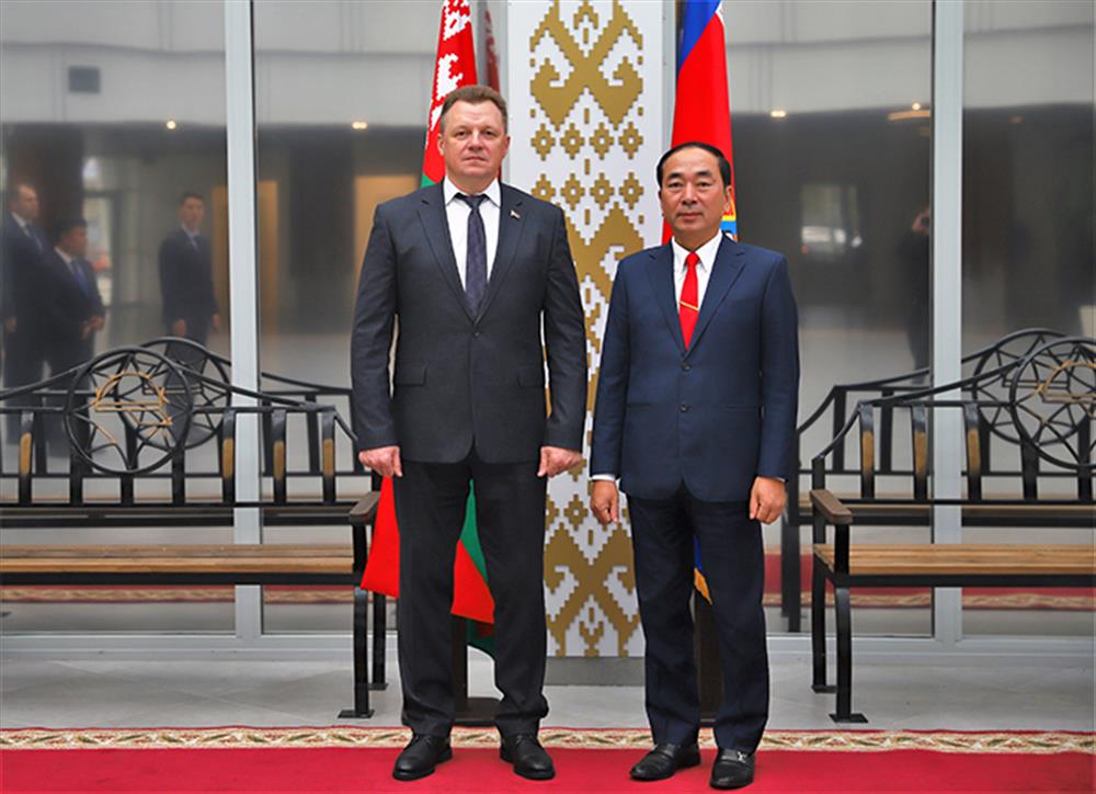 Thứ trưởng Trần Quốc Tỏ và Bộ trưởng Vadim Sinyavsky.
