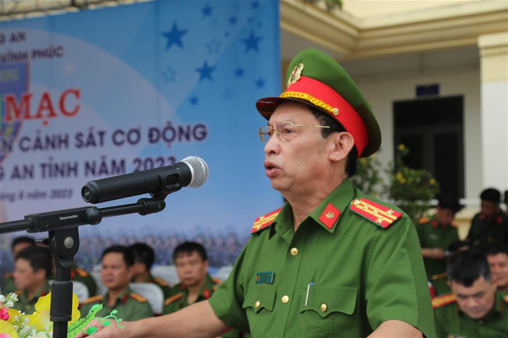 Đại tá Trần Minh Dũng, Phó Giám đốc Công an tỉnh phát biểu tại buổi Lễ.