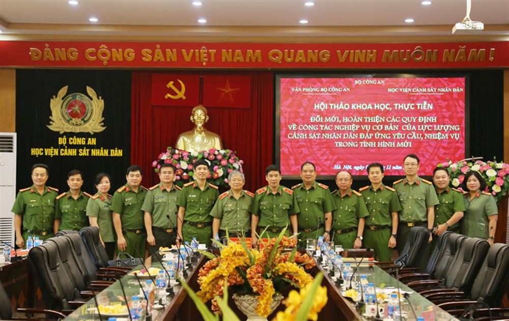 Các đại biểu dự Hội thảo.