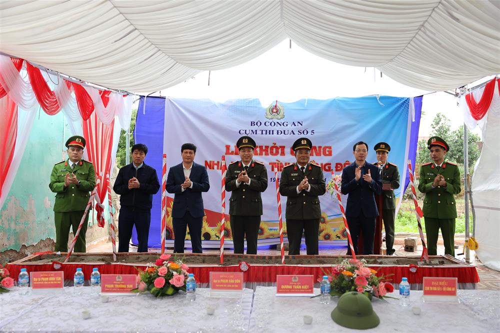 Cụm thi đua số 5 Bộ Công an đã tổ chức Lễ khởi công xây dựng nhà "Nghĩa tình đồng đội".