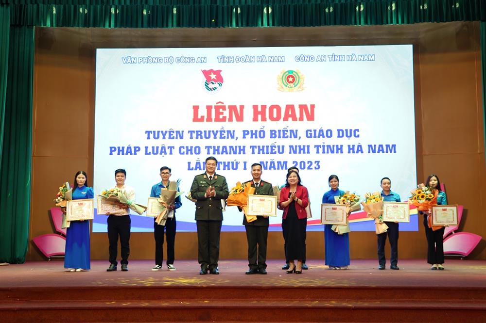 Kết thúc liên hoan, Ban Tổ chức đã trao giải Nhất cho Đội tuyển Đoàn thanh niên Công an tỉnh Hà Nam.