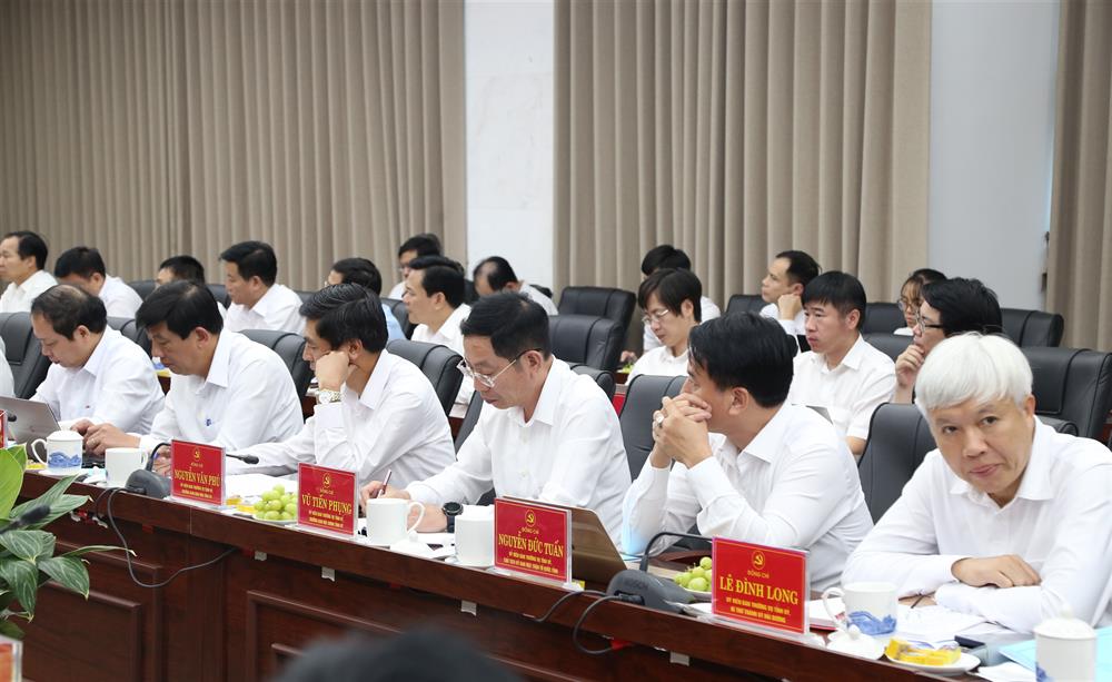 Các đại biểu dự buổi làm việc.