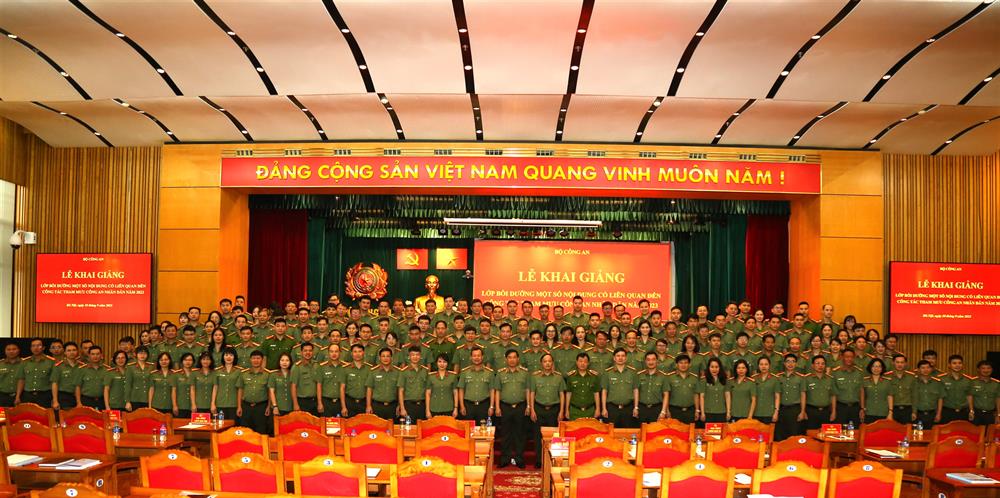 Các đại biểu dự buổi Lễ.