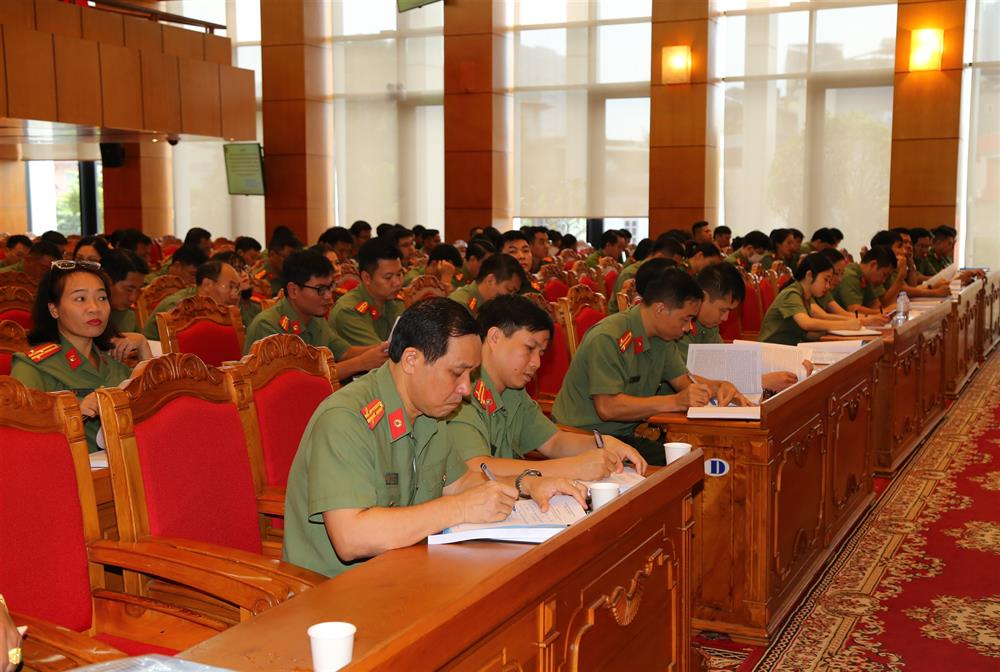 Các đại biểu dự Lễ khai giảng.