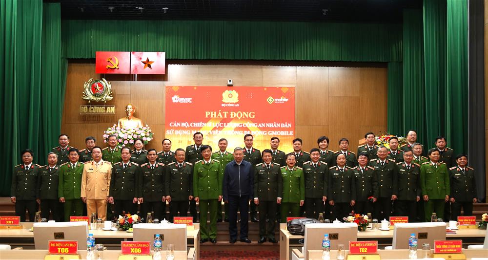 Các đại biểu dự buổi Lễ.