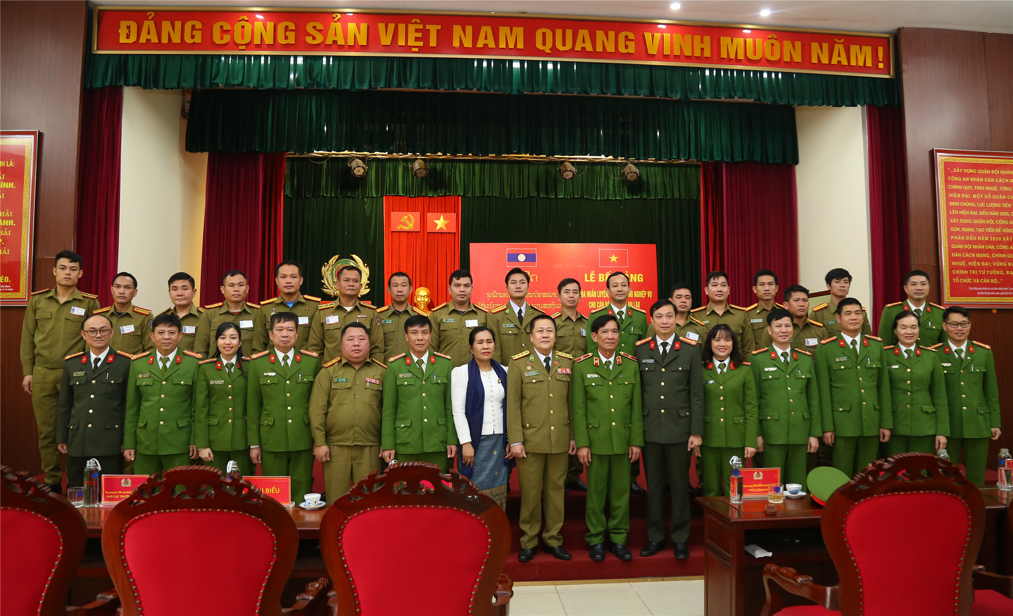 Các đại biểu dự Lễ bế giảng.
