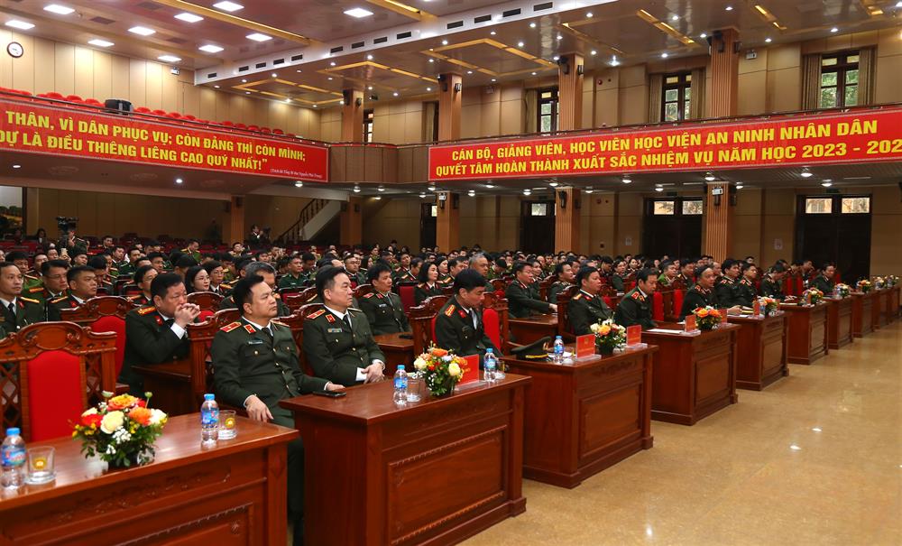 Các đại biểu dự buổi Lễ.