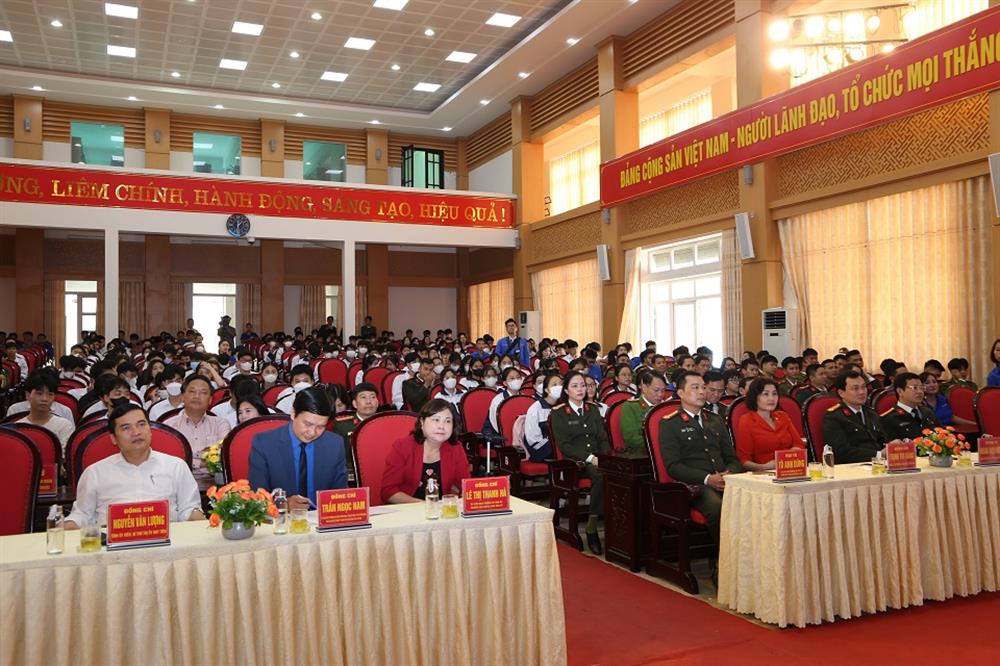 Dự và động viên liên hoan có các đồng chí: Thiếu tướng Vũ Hữu Tài, Phó Chánh Văn phòng Bộ Công an; Đại tá Tô Anh Dũng, Giám đốc Công an tỉnh; Lê Thị Thanh Hà, Trưởng Ban Tuyên giáo Tỉnh ủy; Trần Ngọc Nam, Bí thư Tỉnh đoàn Hà Nam…