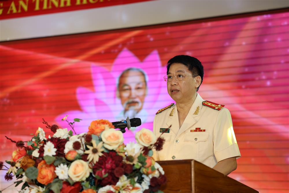 Đại tá Phạm Văn Đôn – Phó Giám đốc, Trưởng Ban tổ chức Hội diễn Công an tỉnh phát biểu tại chương trình khai mạc.