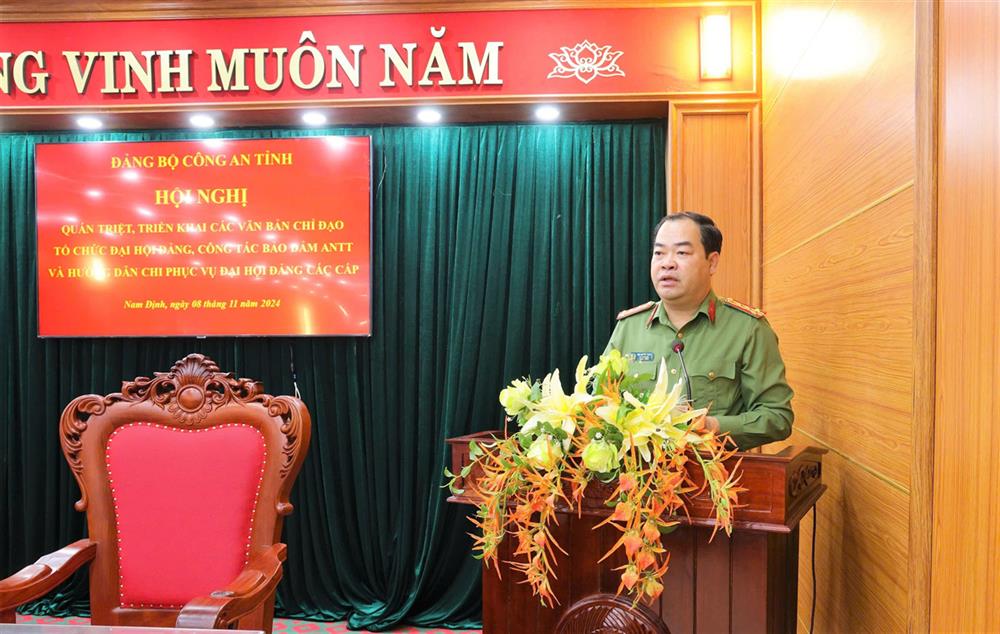 Đại tá Bùi Quyết Toán quán triệt tại Hội nghị.
