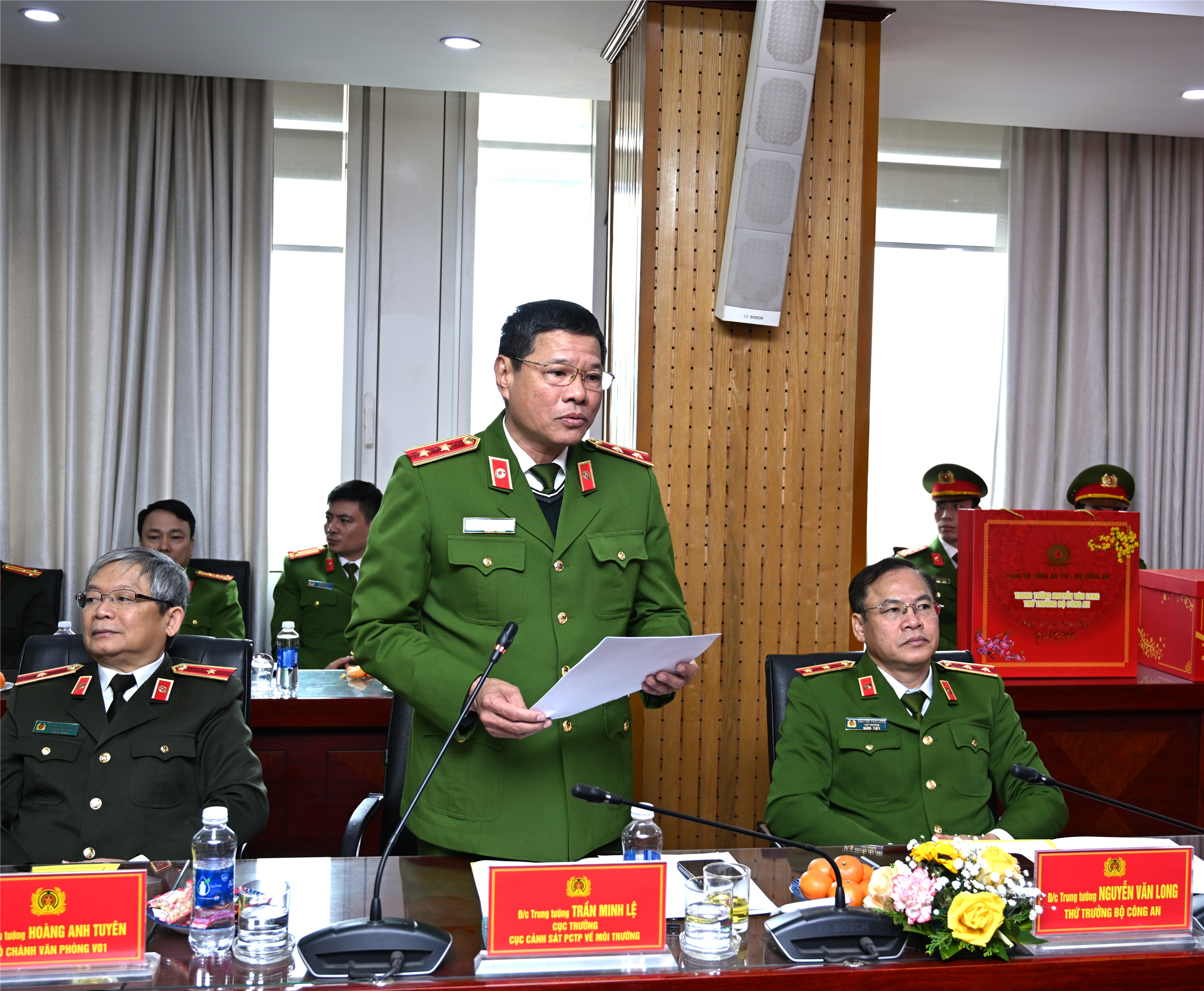 Trung tướng Trần Minh Lệ, Cục trưởng Cục Cảnh sát PCTP về môi trường báo cáo một số kết quả các mặt công tác của Cục Cảnh sát PCTP về môi trường