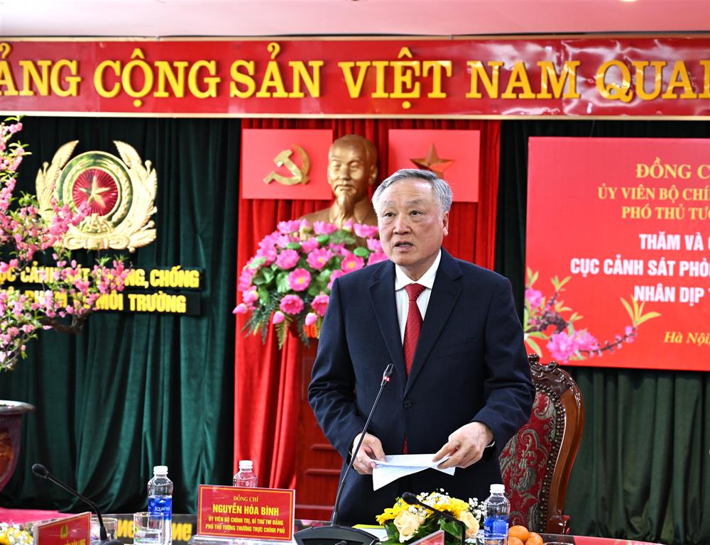 Phó Thủ tướng Thường trực Chính phủ Nguyễn Hòa Bình phát biểu tại buổi thăm.