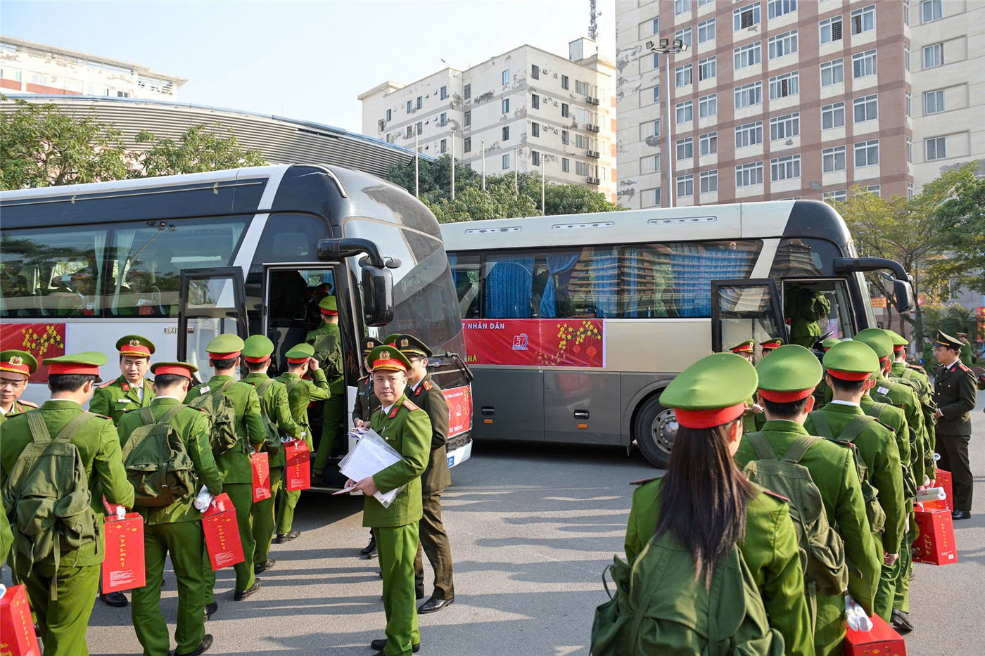4. Chuyến xe đưa các bạn học viên về một số tỉnh: Tuyến Hà Nội - Hòa Bình - Sơn La - Điện Biên; tuyến Hà Nội - Thanh Hóa - Nghệ An - Hà Tĩnh - Quảng Bình; tuyến đường Hà Nội - Tuyên Quang - Hà Giang.