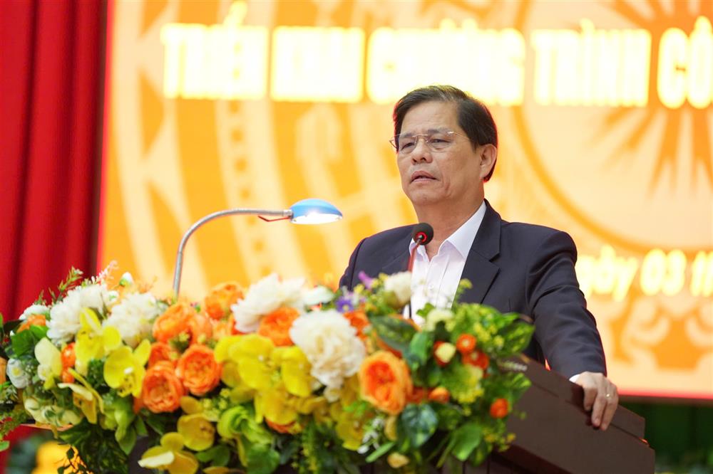 Đồng chí Nguyễn Tấn Tuân, Chủ tịch UBND tỉnh phát biểu chỉ đạo tại hội nghị.