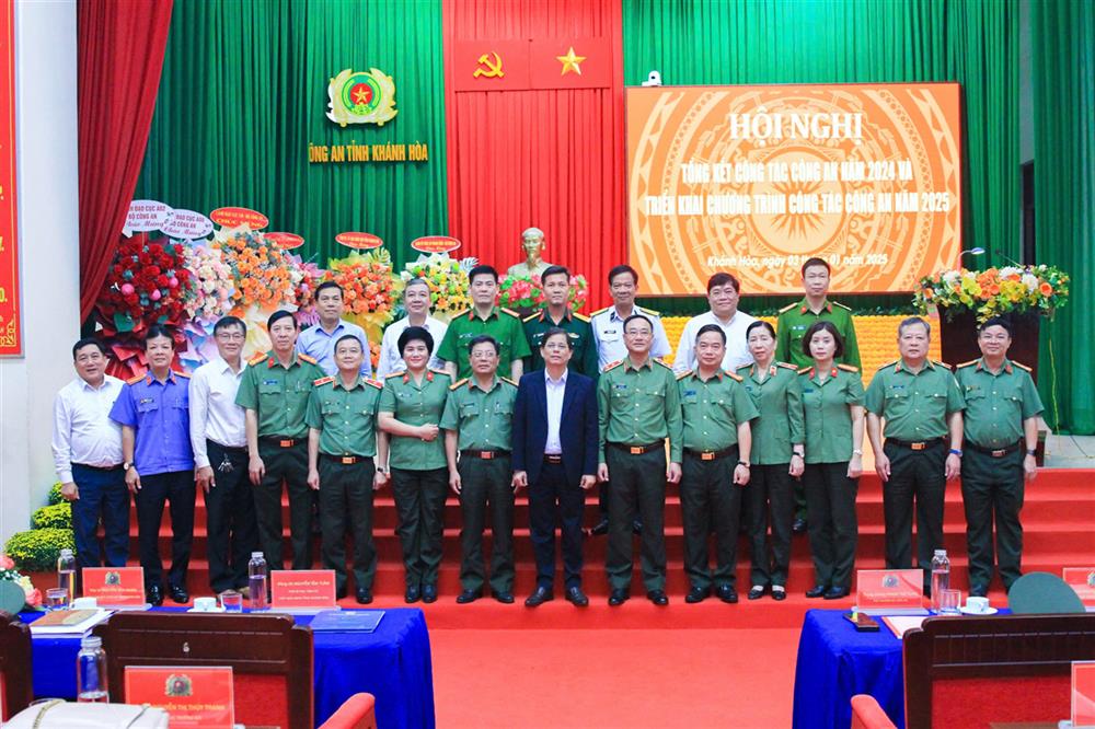Các đại biểu tham dự Hội nghị.