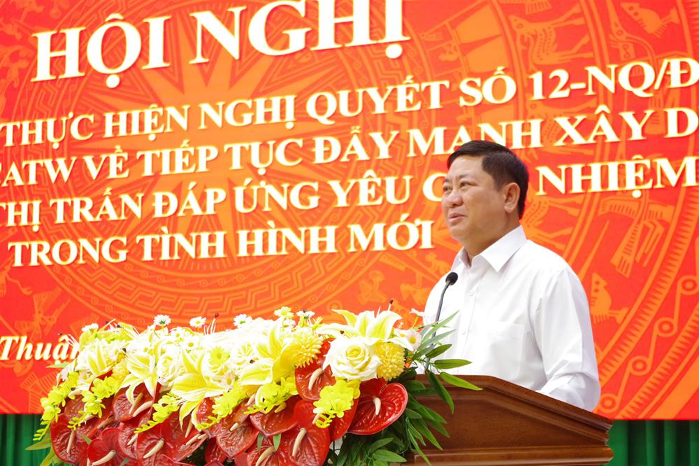 Đồng chí Trần Quốc Nam, Phó Bí thư Tỉnh ủy, Chủ tịch UBND phát biểu tại hội nghị.