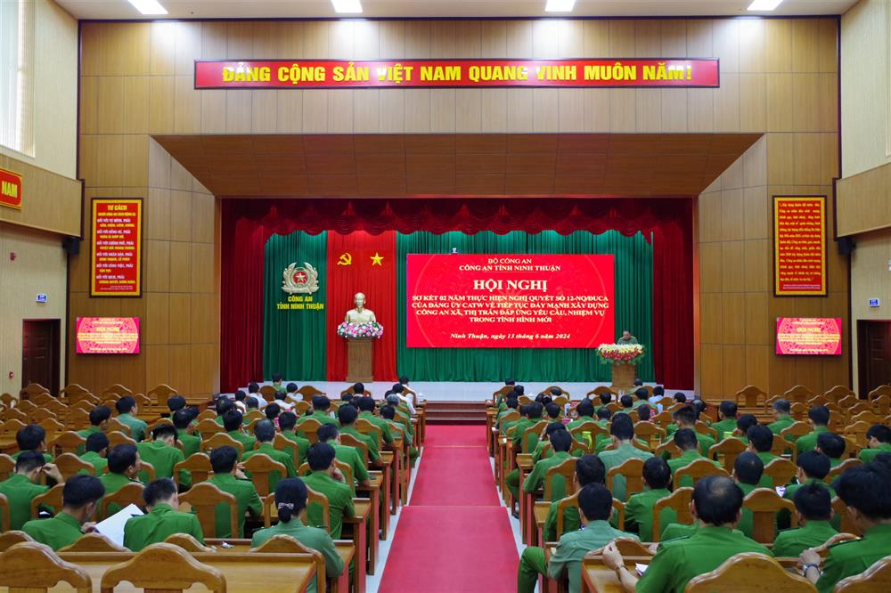 Toàn cảnh Hội nghị.