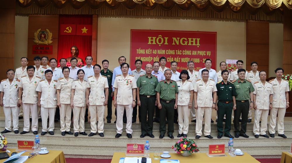 Các đại biểu tại hội nghị.