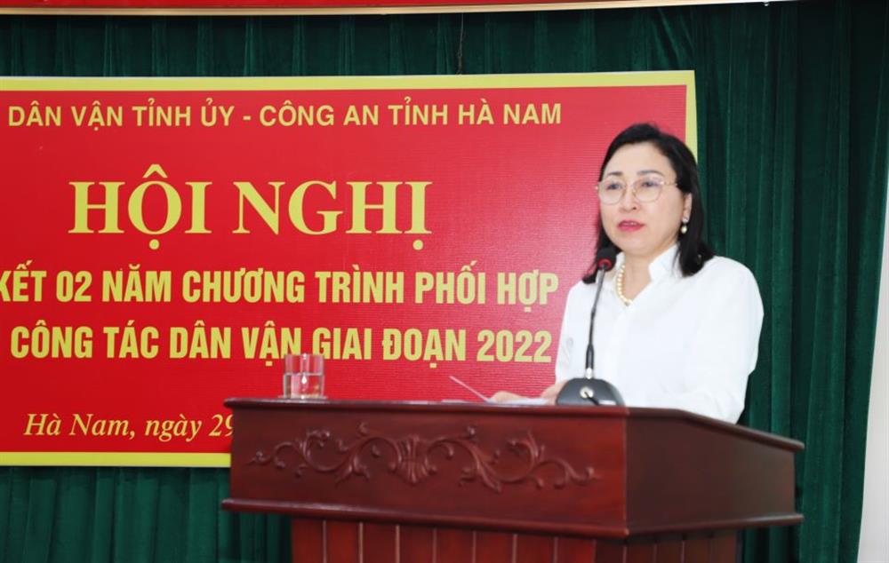 Đồng chí Đinh Thị Lụa, Phó Bí thư Thường trực Tỉnh ủy phát biểu chỉ đạo tại Hội nghị.