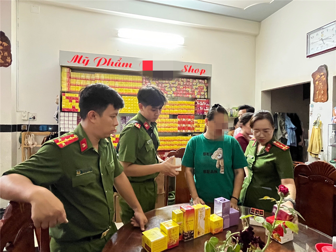 Lực lượng chức năng phát hiện hơn 13.500 mặt hàng không có phiếu tiếp nhận công bố chất lượng sản phẩm.