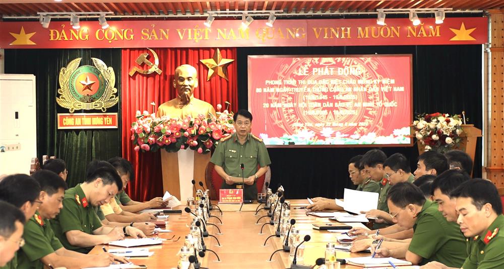 Đại tá Phạm Văn Đôn, Phó Giám đốc Công an tỉnh phát động phong trào thi đua đặc biệt.