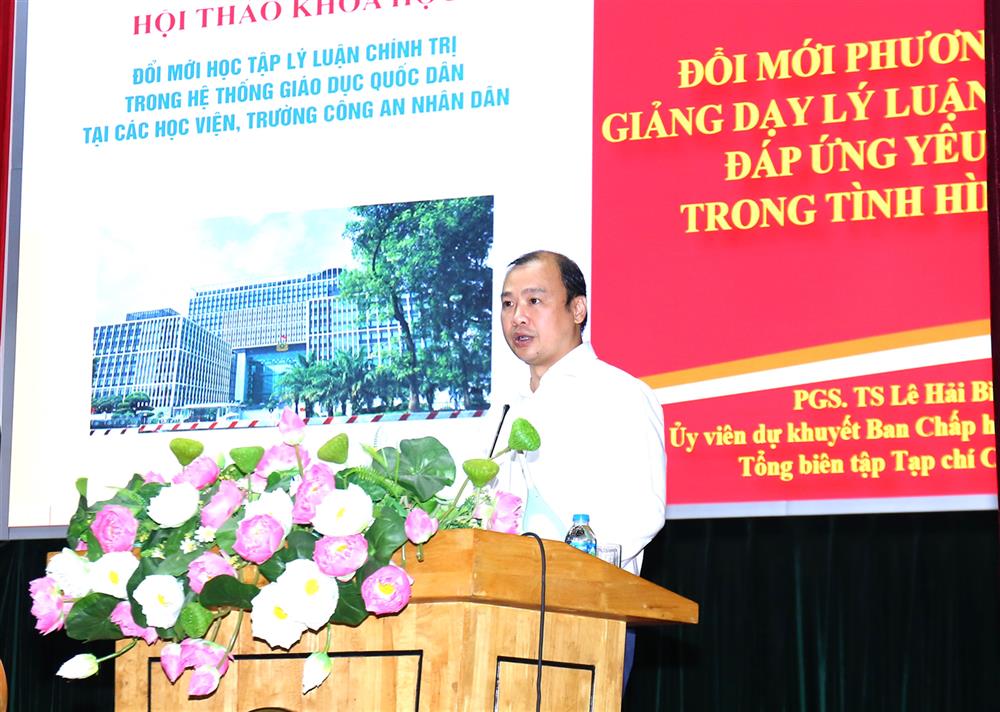 PGS.TS Lê Hải Bình tham luận tại Hội thảo.