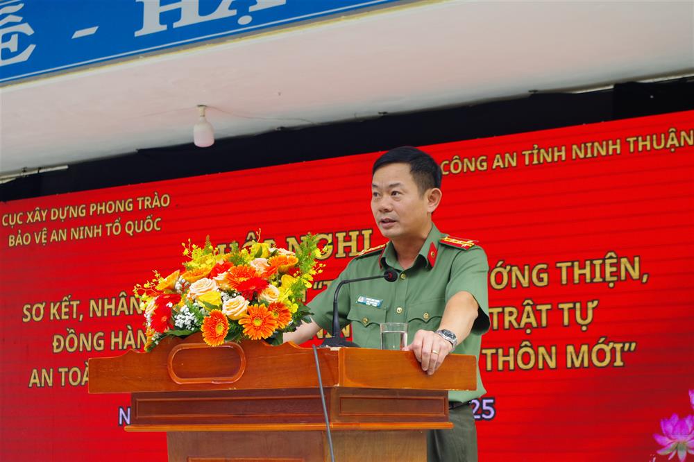 Đại tá Phạm Anh Tuấn, Phó Giám đốc Công an tỉnh phát biểu kết luận hội nghị.