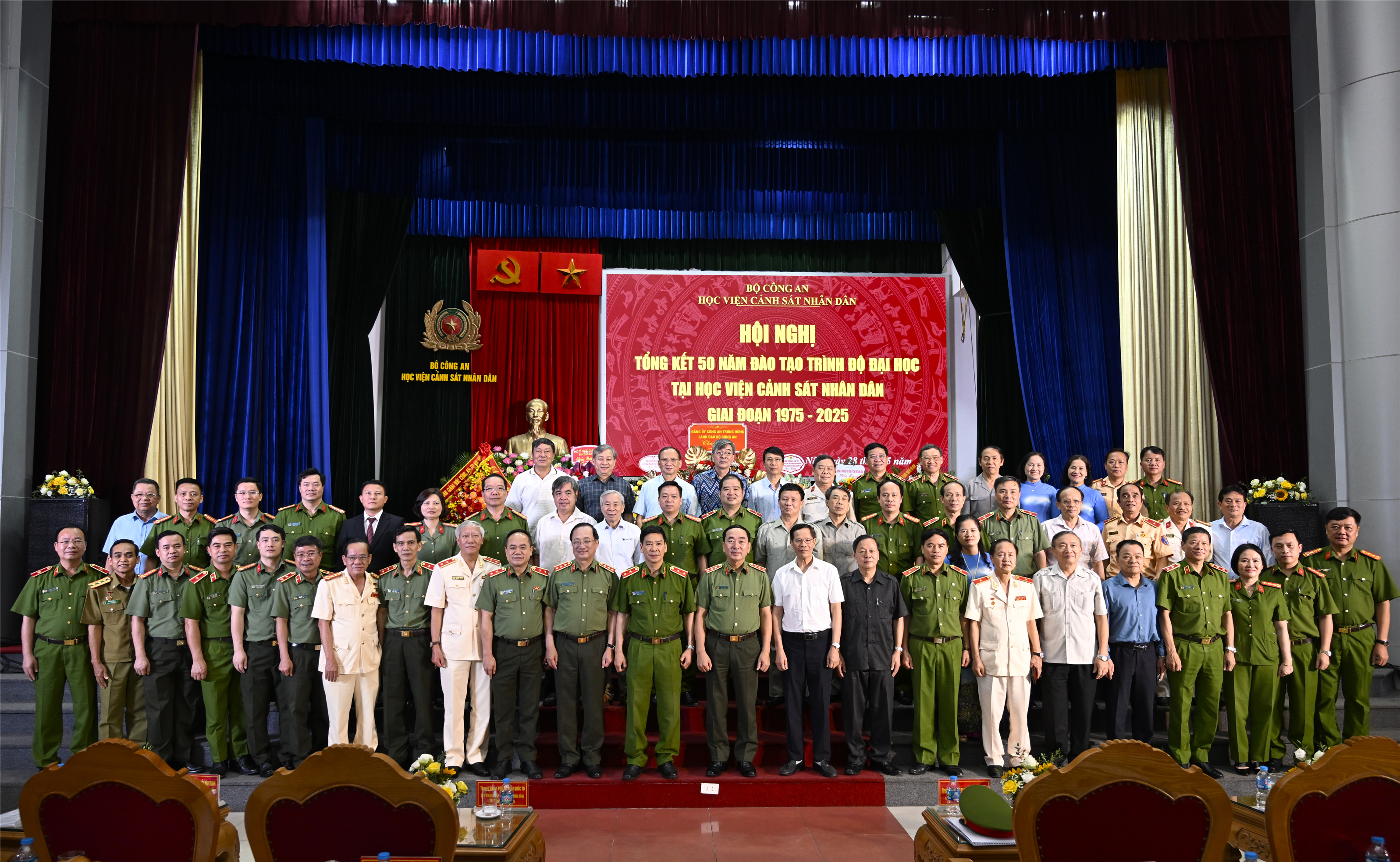 Các đại biểu dự Hội nghị.