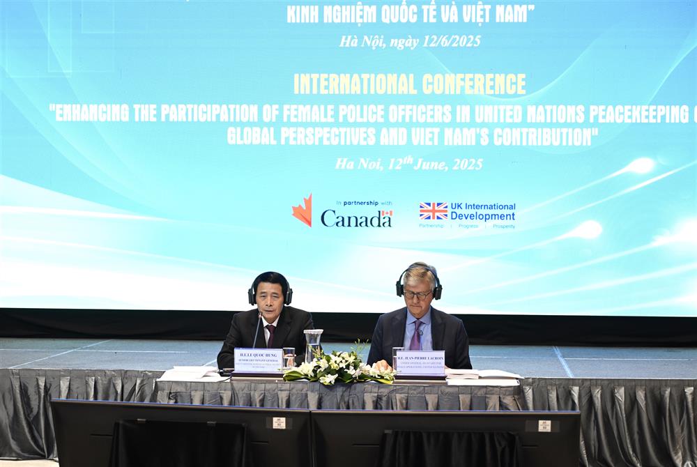 Thứ trưởng Lê Quốc Hùng và Phó Tổng Thư ký Liên Hợp Quốc Jean-Pierre Lacroix chủ trì phiên 1 của Hội thảo: Chính sách và thực trạng.