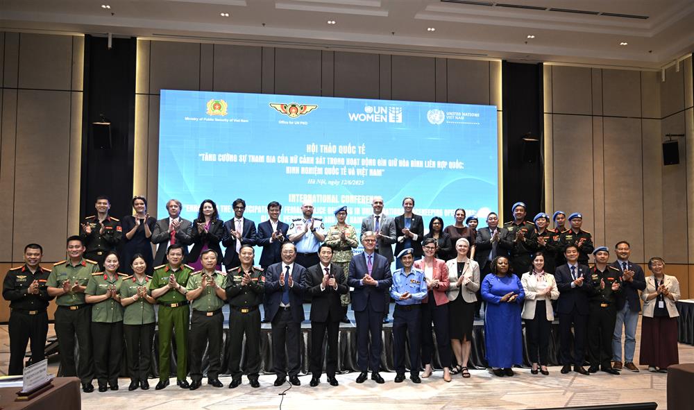 Các đại biểu dự Hội thảo.
