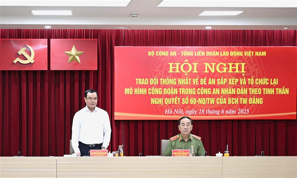 Chủ tịch Tổng Liên đoàn Lao động Việt Nam Nguyễn Đình Khang phát biểu tại Hội nghị.