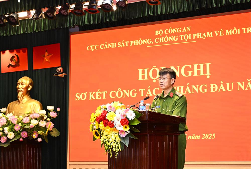 Đại tá Thân Văn Hải phát biểu tại Hội nghị. 