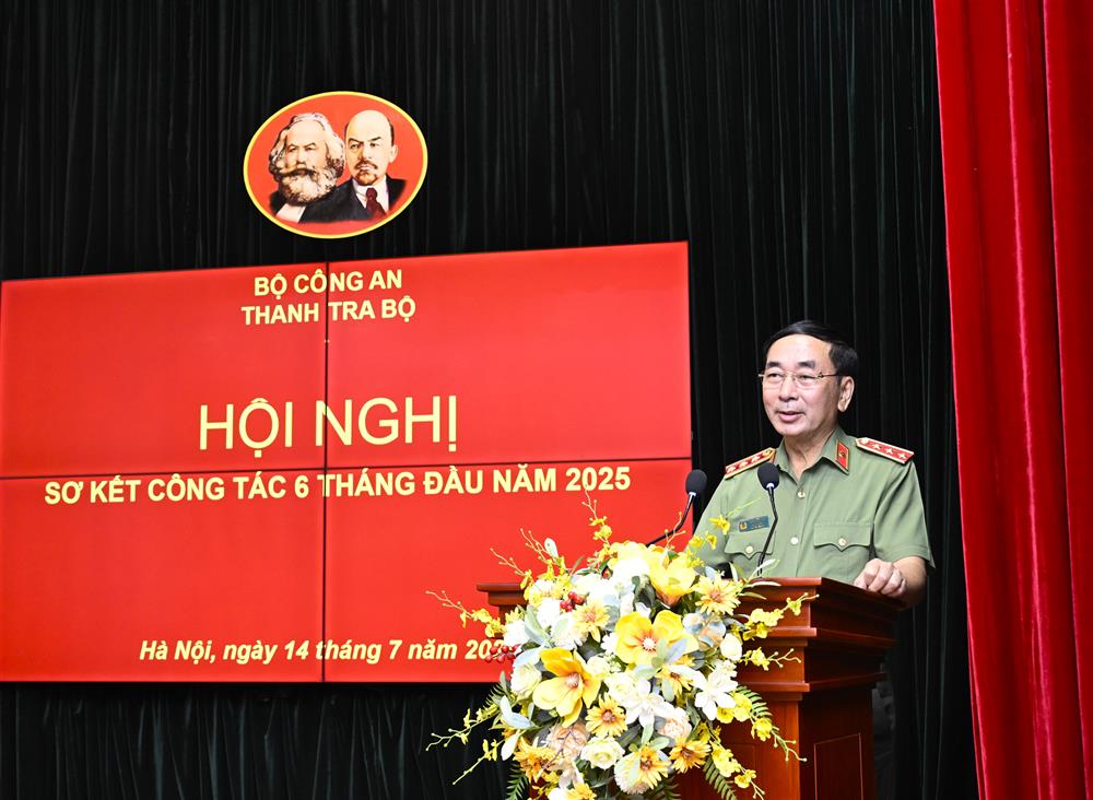 Thứ trưởng Trần Quốc Tỏ phát biểu tại Hội nghị.