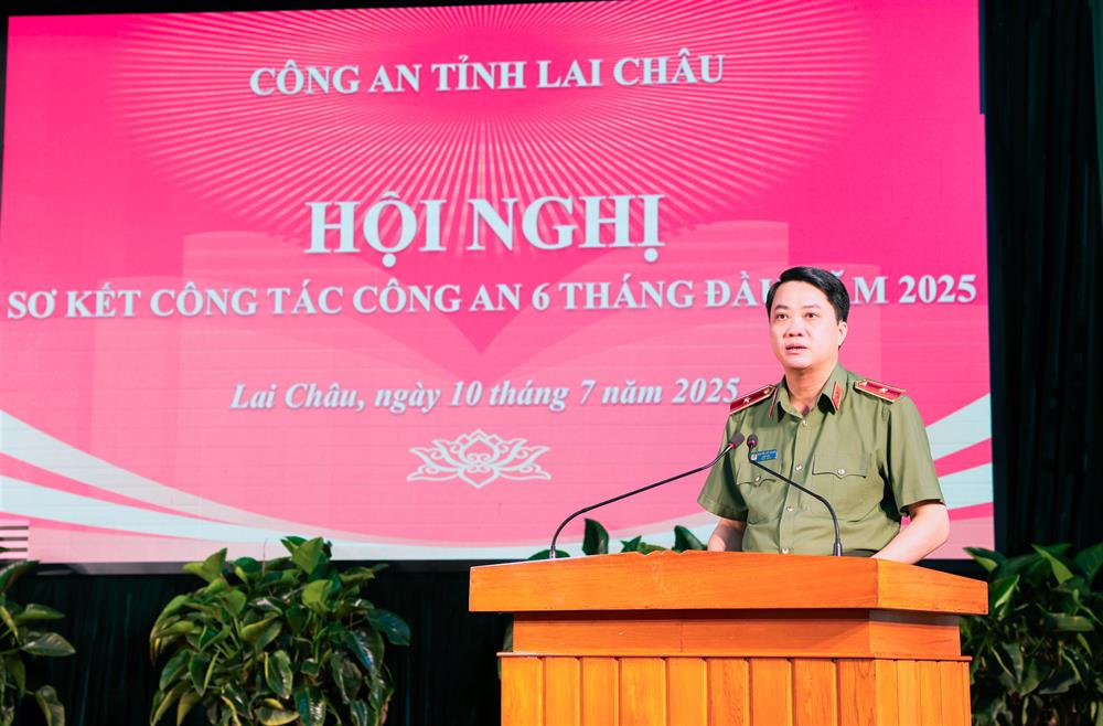 Thiếu tướng Nguyễn Viết Giang, Giám đốc Công an tỉnh chủ trì hội nghị.