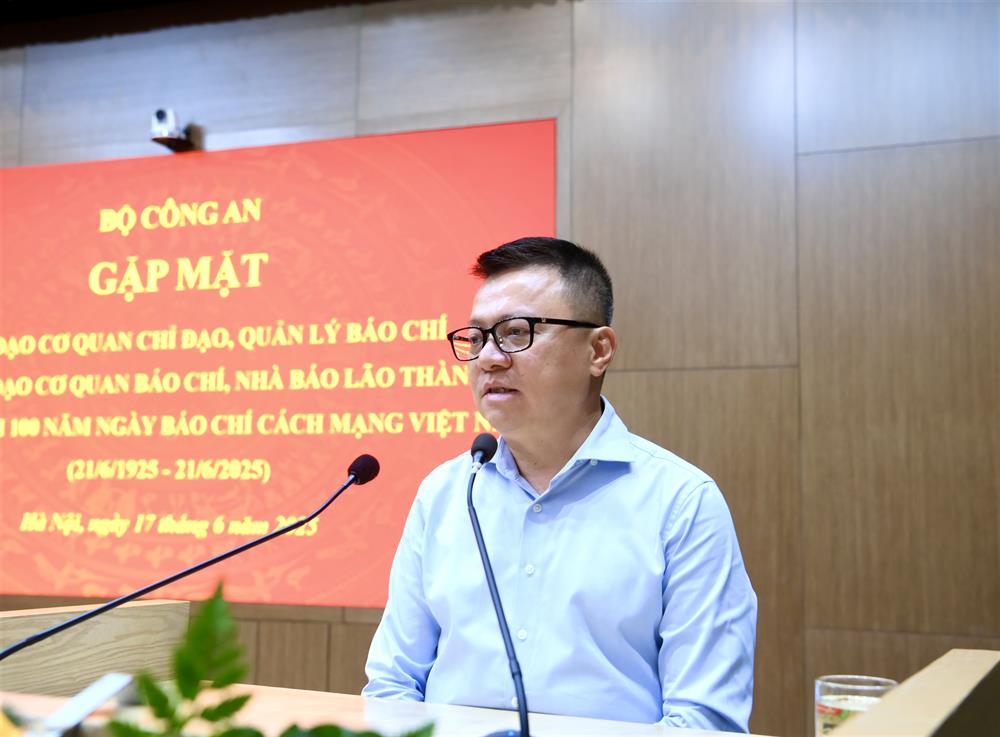 Chủ tịch Hội nhà báo Việt Nam Lê Quốc Minh phát biểu tại buổi gặp mặt.