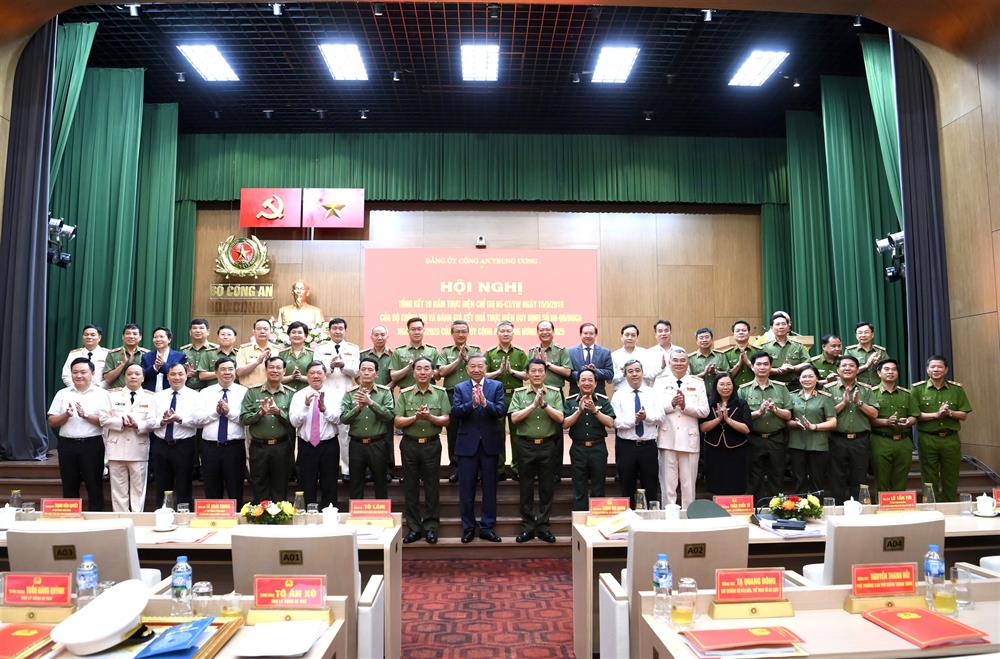 Các đại biểu dự Hội nghị.