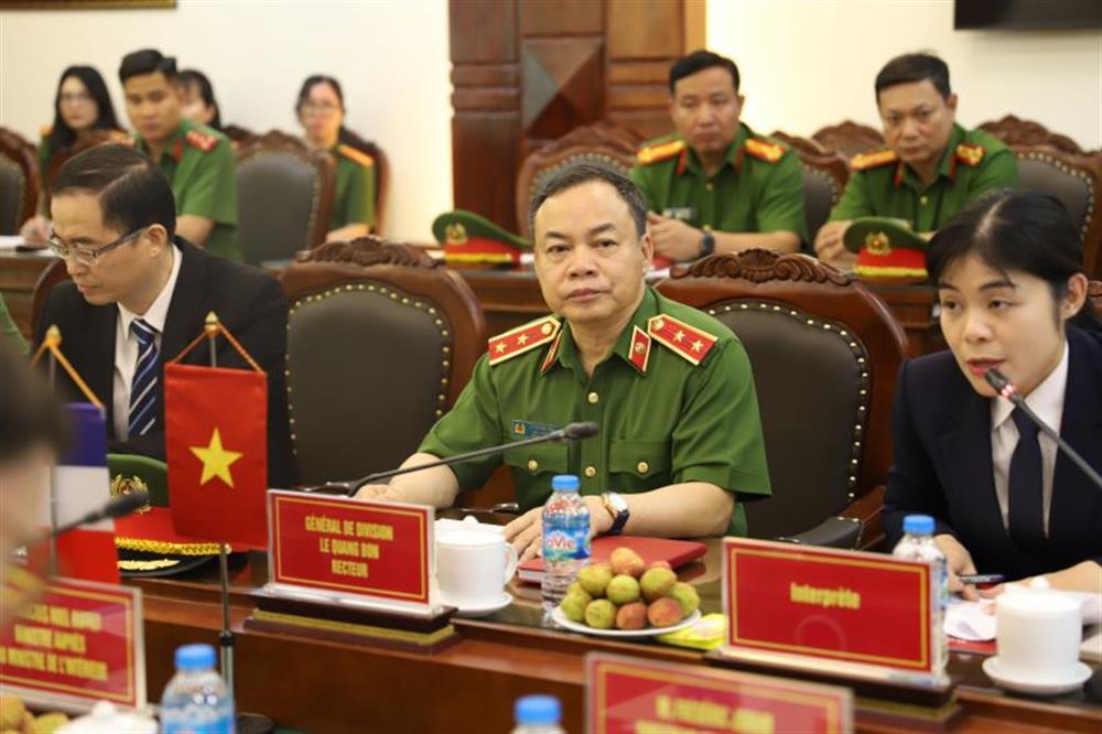 Trung tướng, PGS, TS Lê Quang Bốn – Hiệu trưởng phát biểu tại buổi làm việc.
